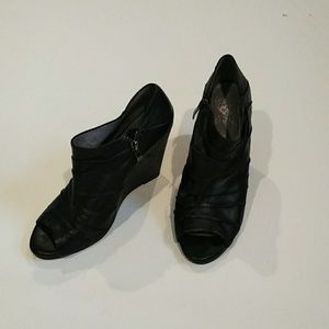 Black wedge Genuine leather pleated peep toes